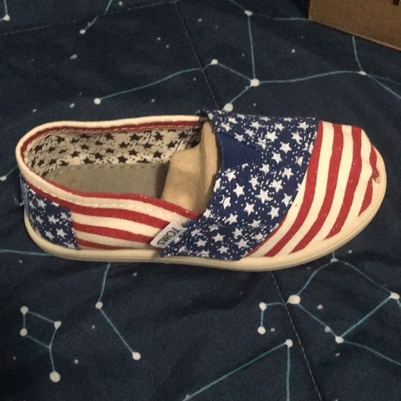 Stars and strips TOMS 9k brand new - Picture 2 of 3